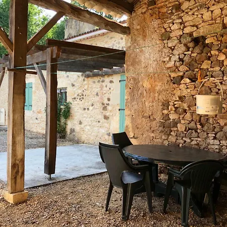 De L Oustalneou Σπίτι διακοπών *